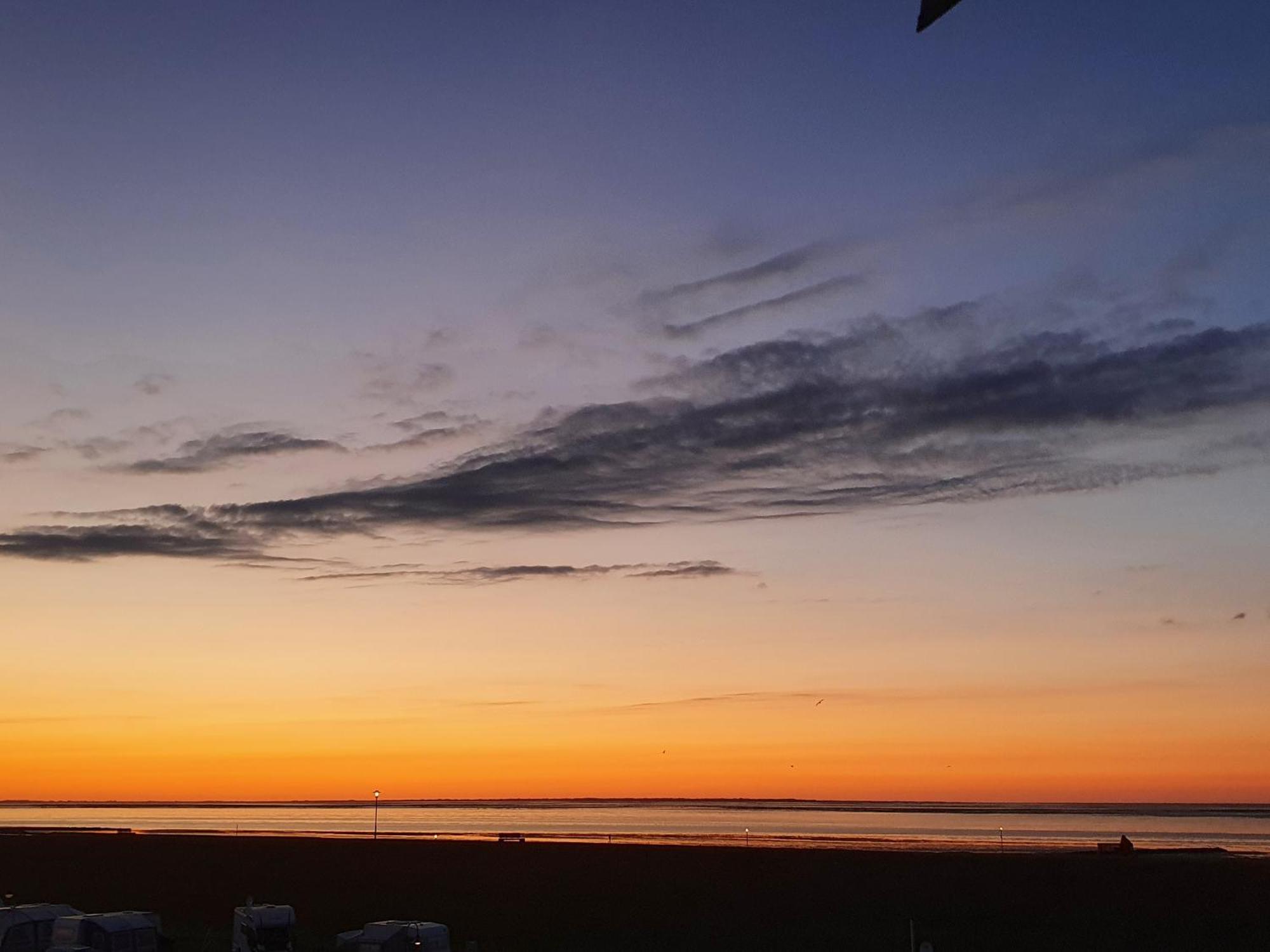 Meerzeit Strandhotel Neuharlingersiel Bagian luar foto